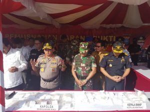 Kapolda Kepri, Irjen Pol Andap Budi Revianto, S.IK Bersama Dandrem 033/Wira Pratama,Brigjen TNI Gabriel Lema,S.Sos, Dan Gubernur Kepri, Nurdin Basirun