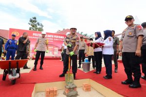 Kapolda Kepri,Irjen Pol Andap Budhi Revinato,S.IK didamping Irwasda Polda Kepri,Kombes Pol Purwolelono,SIK,MM