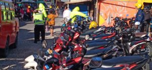 Penyemprotan Disinfektan, Cegah Covid-19 Oleh Personil Satlantas Polres Kepulauan Aru