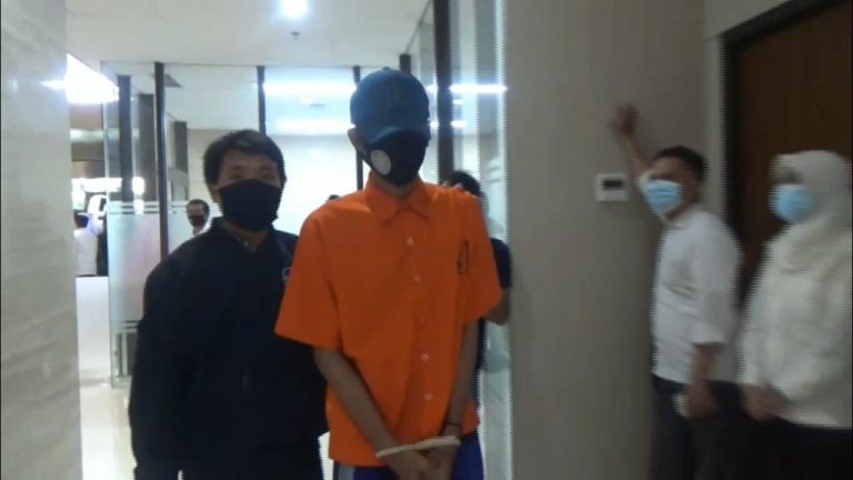 Tersangka ADC (24) alias ADCHACKER Alias 13CHMOOD37 Alias XGXS