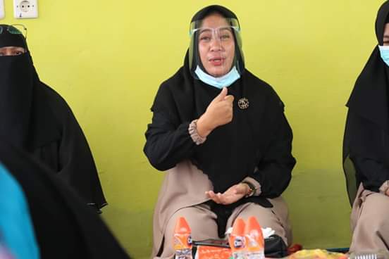 Ketua TP PKK Kabupaten SBT, Ny.Yulia Misa Keliobas,